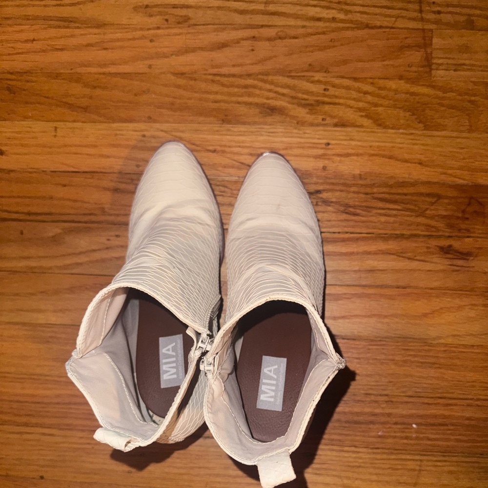 MIA Women's white Ankle Booties